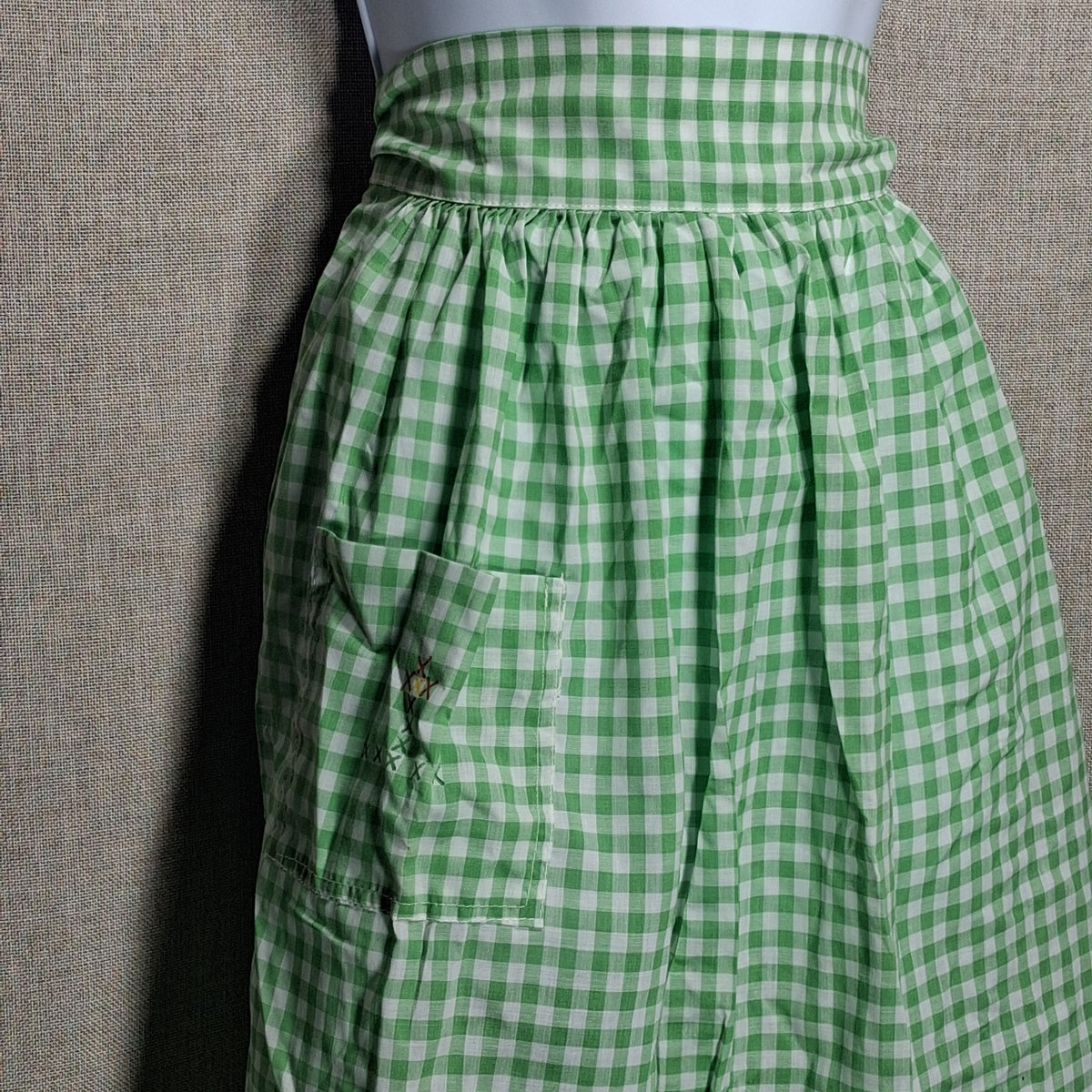 Vintage Cotton Apron in White and Green Checkerboard with a Pocket