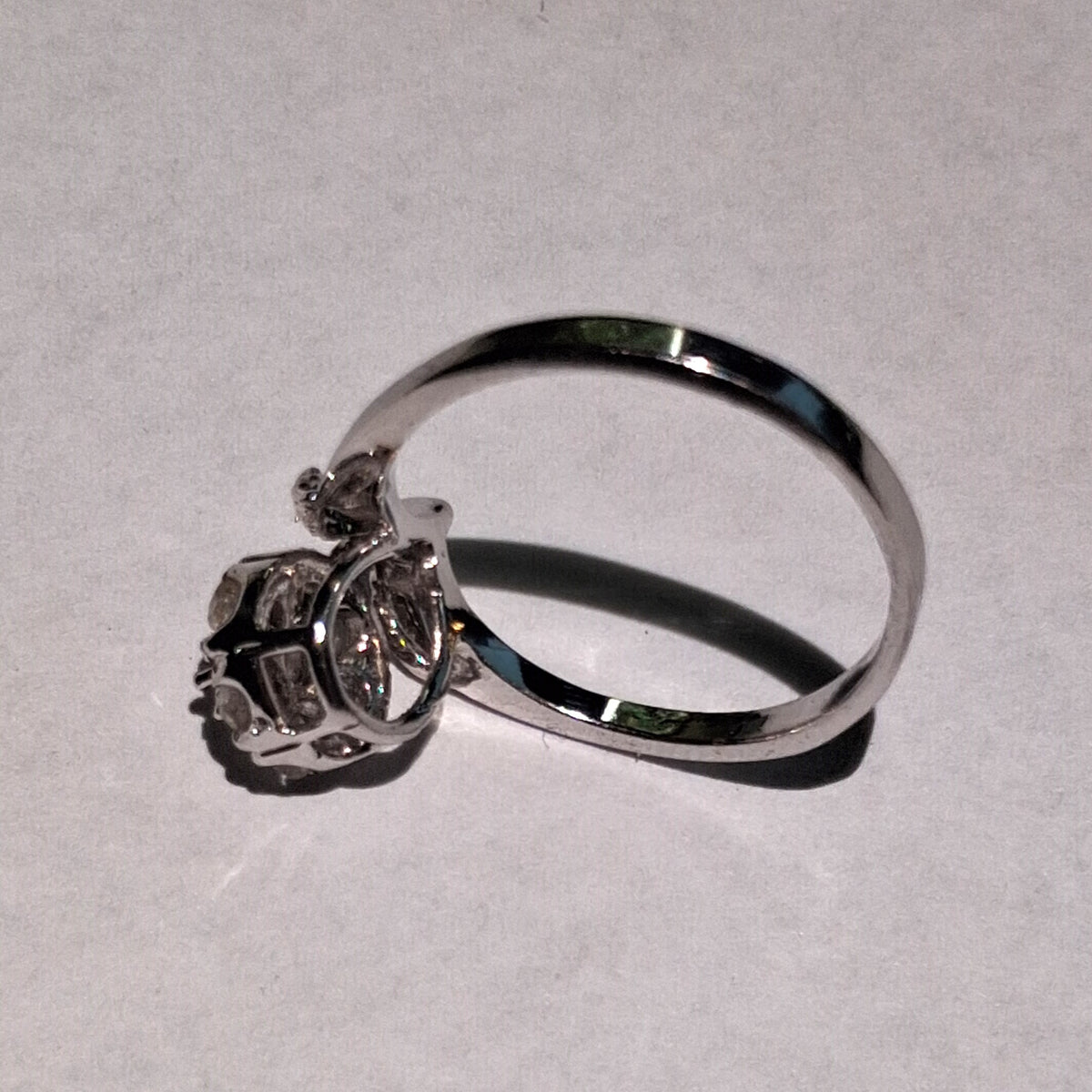 Vintage 14K White Gold Plated Ring with Clear Rhinestones in a Flower Design: Size 6.5
