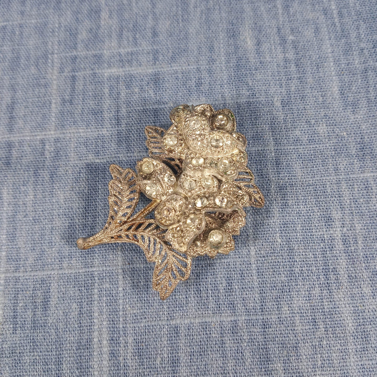 1930s Vintage Filigree Leaf Pin with Clear Rhinestones