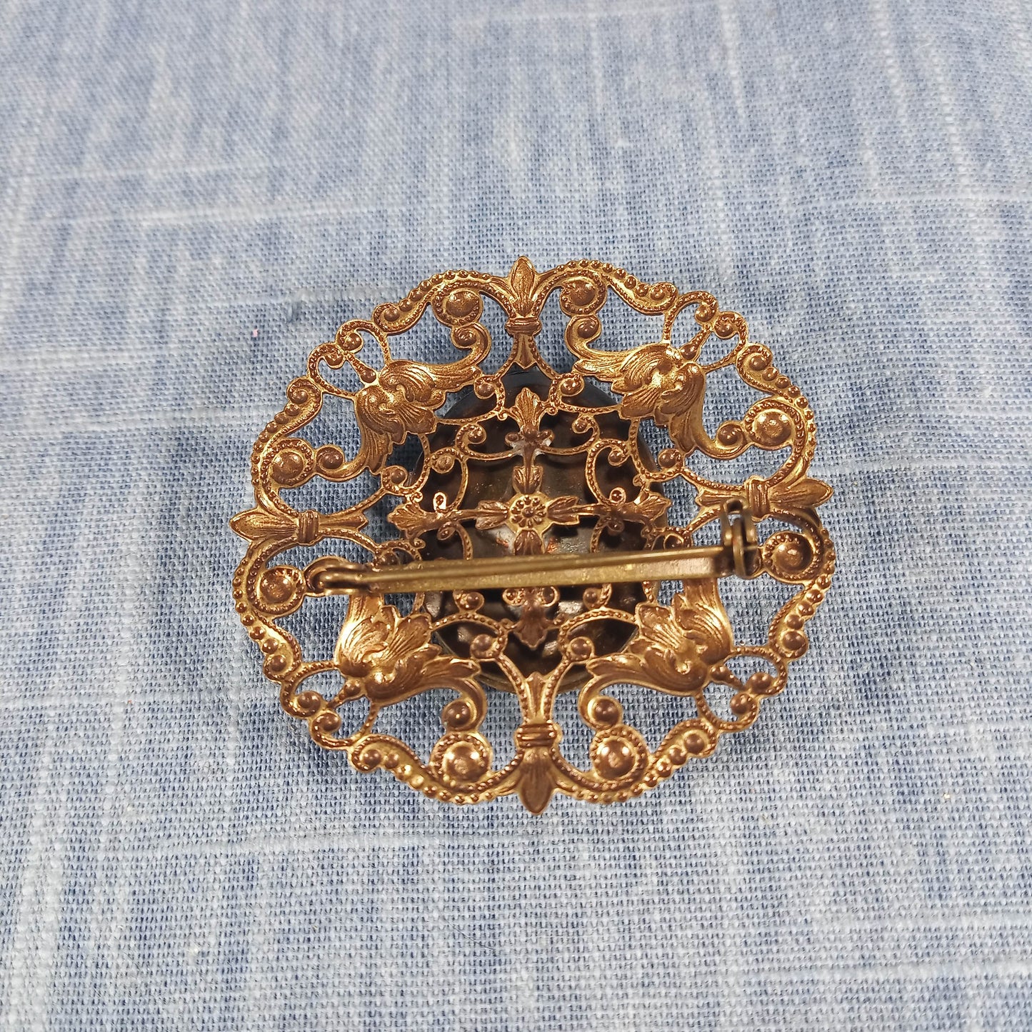 1940s Vintage Locket Brooch with Gold Tone Metal Work
