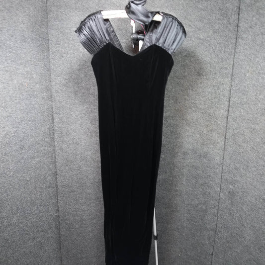 1960s Vintage Dress in Black Velvet with a Drop Waist