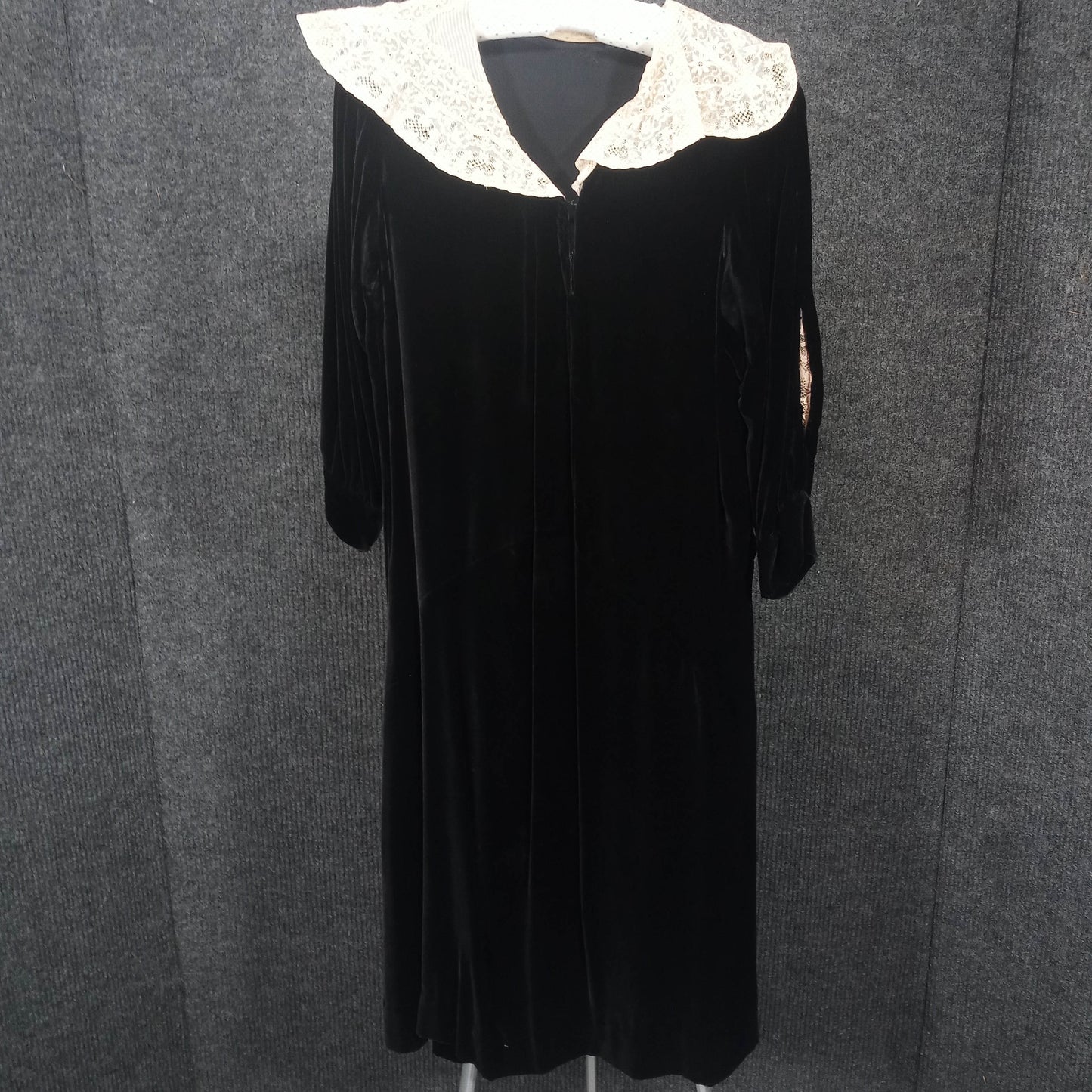 1920's Vintage Black Silk Velvet Drop Waist Flapper Dress