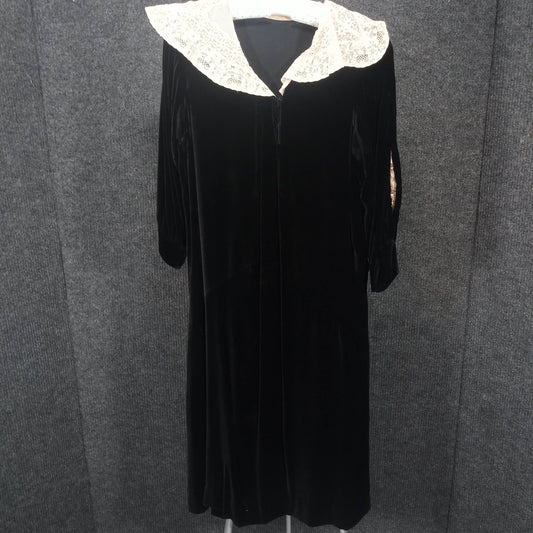 1920's Vintage Black Silk Velvet Drop Waist Flapper Dress