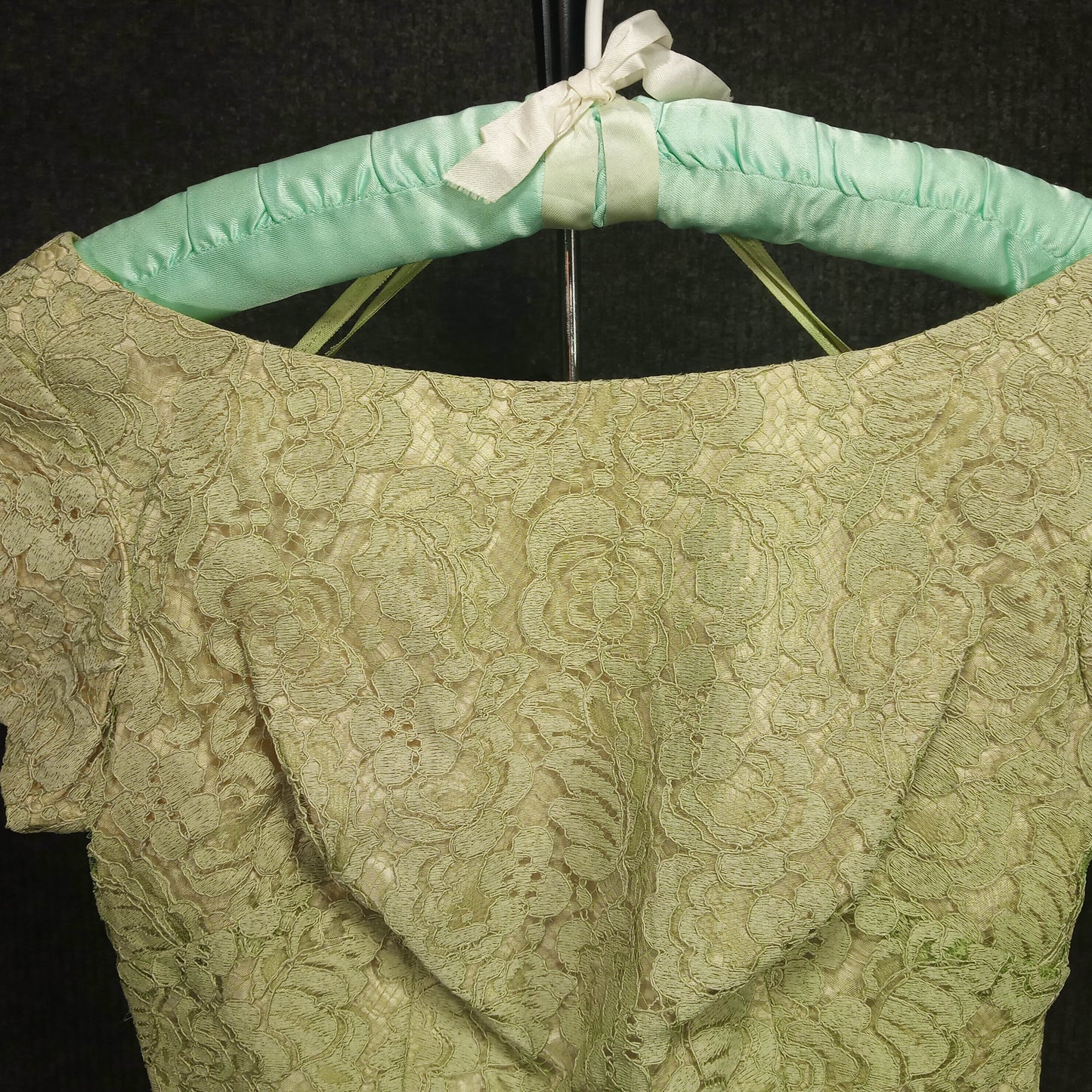 1950's Celery Green Lace Bodice Silk Wiggle Dress by Mardi Gras – New York
