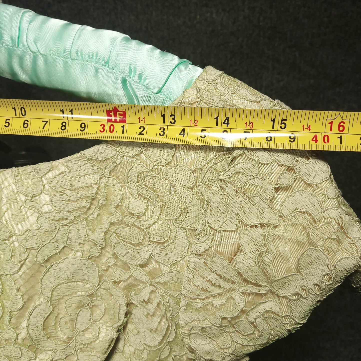 1950's Celery Green Lace Bodice Silk Wiggle Dress by Mardi Gras – New York