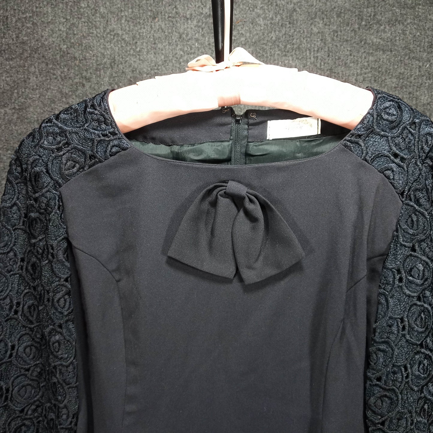 1960's Black Rayon Bow Shift with Lace Long Sleeves by Venus Young – Tokyo