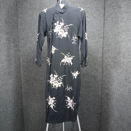 1930s Vintage Black Wool Flower Embroidered Sheath