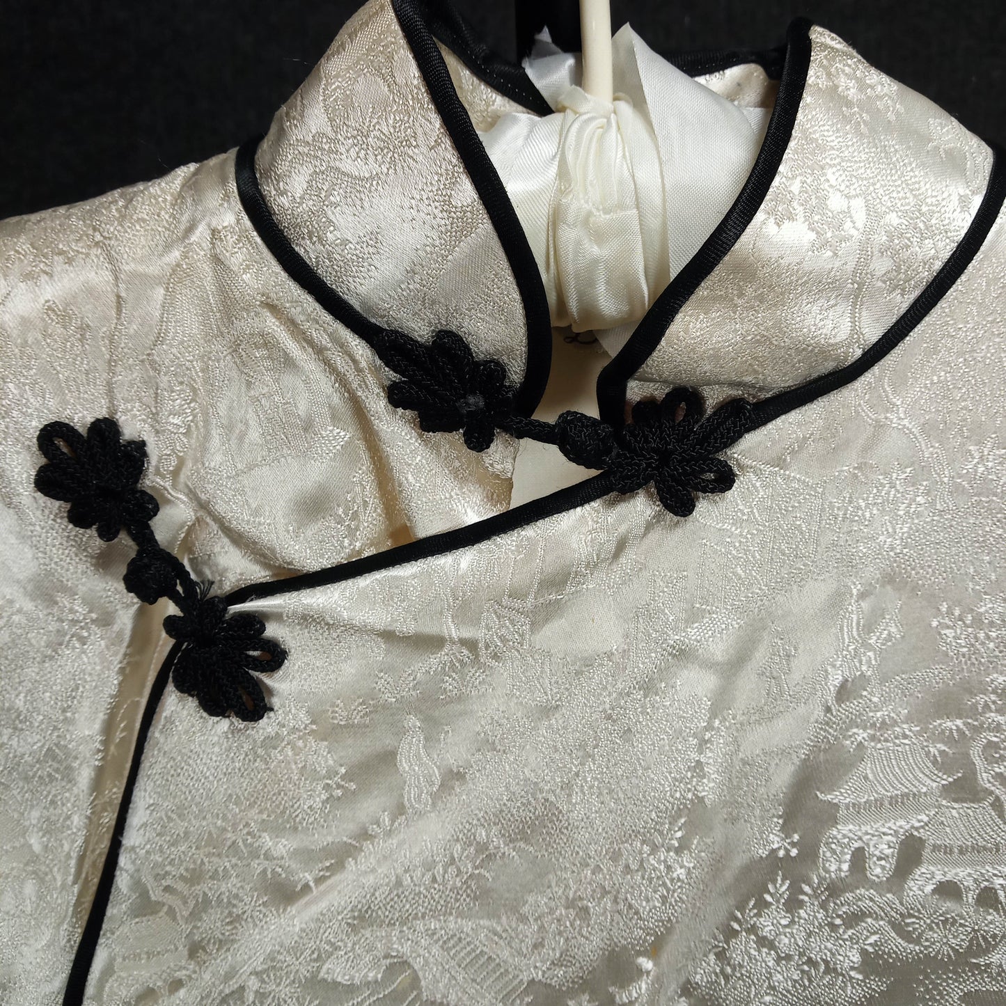 1950's Cream Silk Damask Wiggle Dress with black Piping Made in Japan