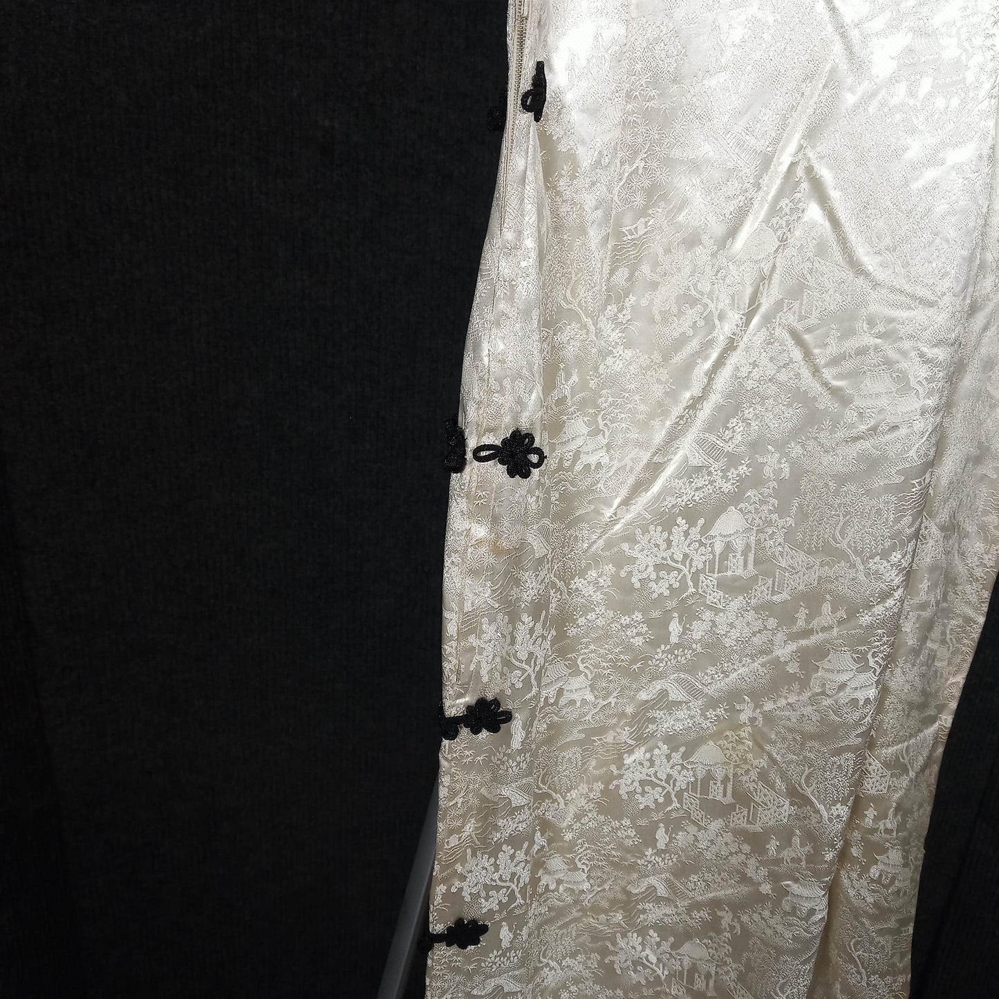 1950's Cream Silk Damask Wiggle Dress with black Piping Made in Japan