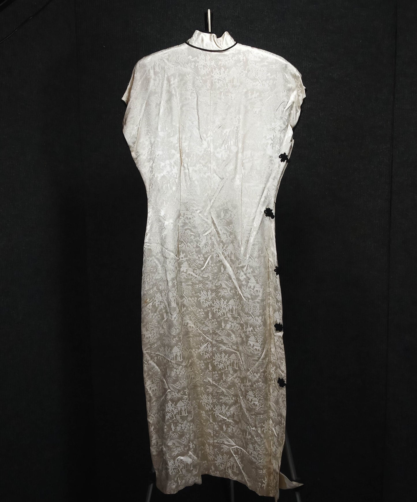 1950's Cream Silk Damask Wiggle Dress with black Piping Made in Japan