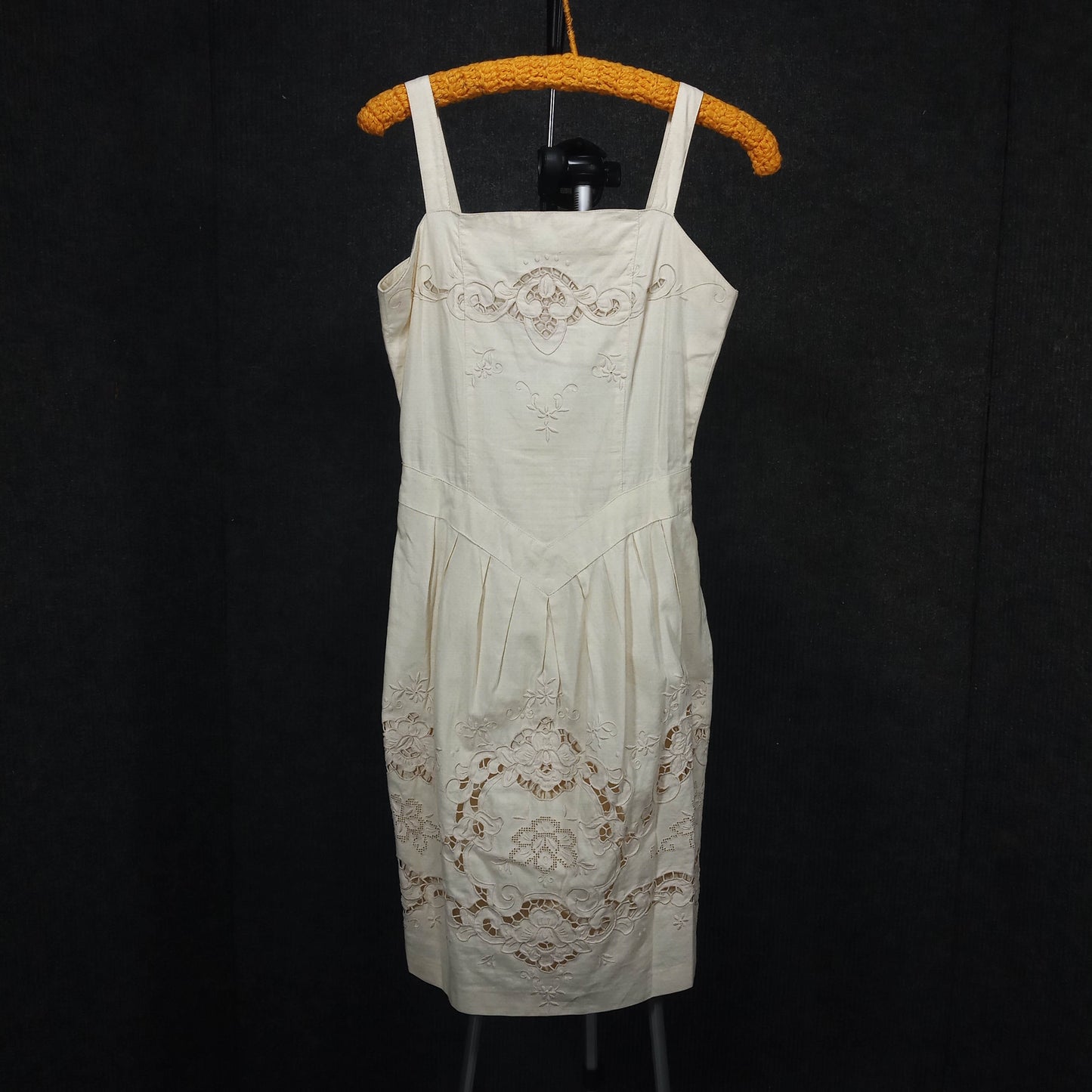 1950's Blush Lace Sleeveless Wiggle Dress