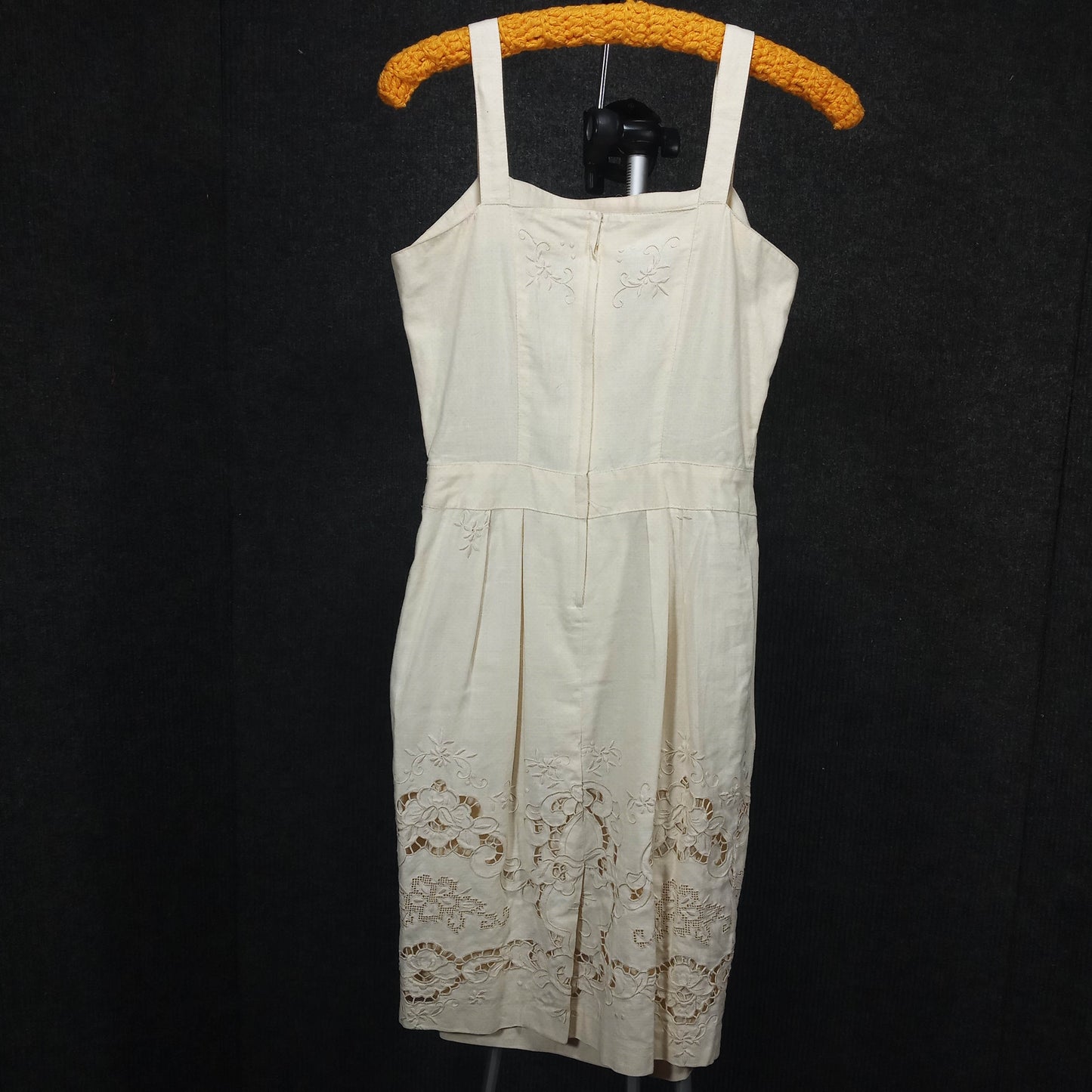 1950's Blush Lace Sleeveless Wiggle Dress