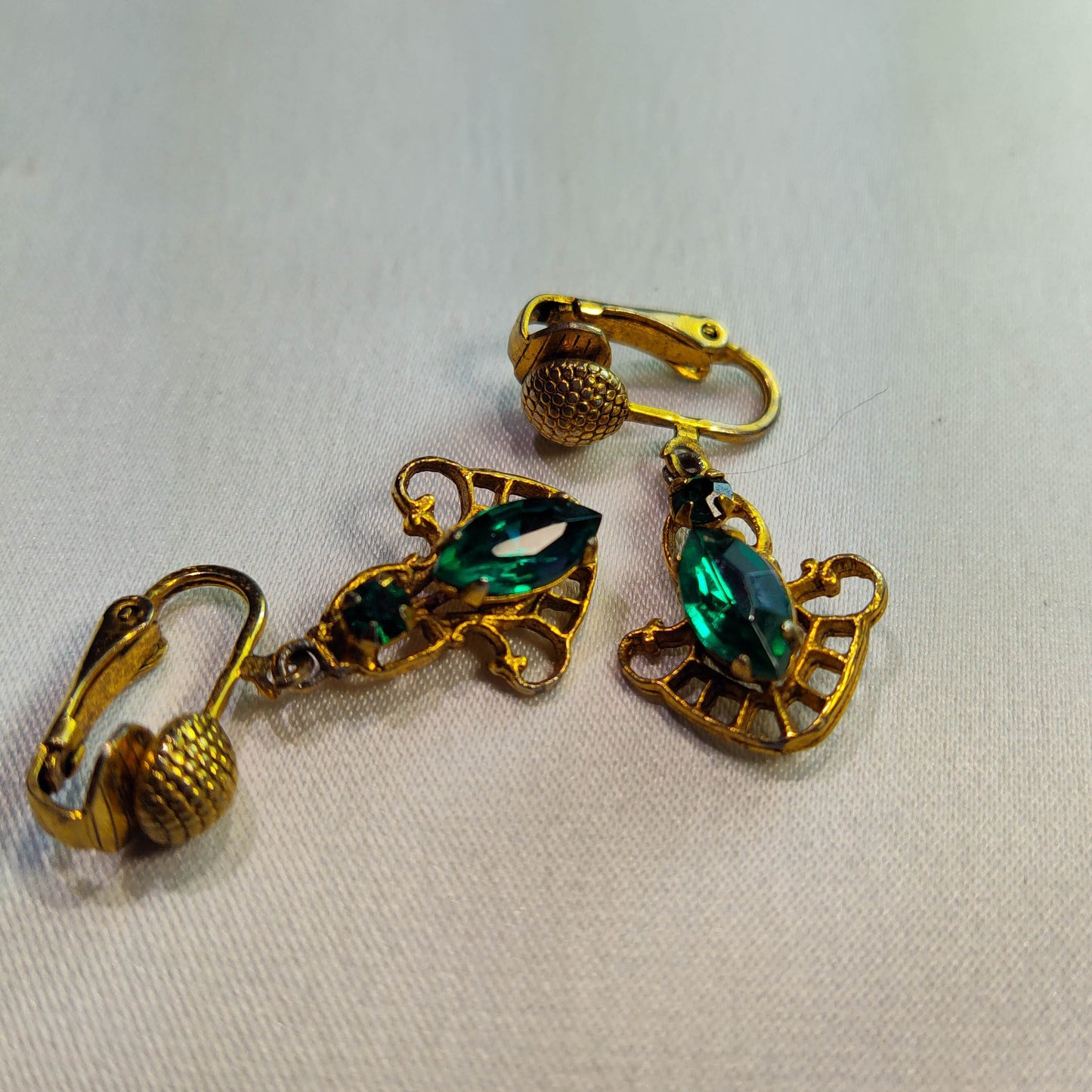 1970's Green Rhinestone and Filigree Dangle Clip Earrings