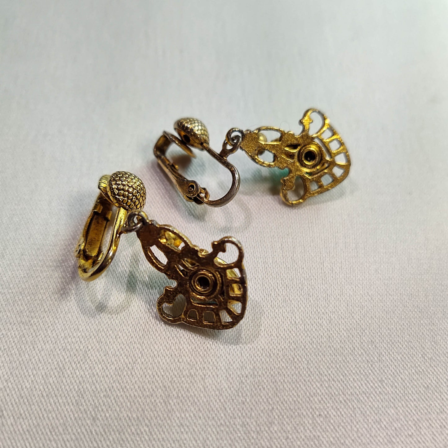 1970's Green Rhinestone and Filigree Dangle Clip Earrings