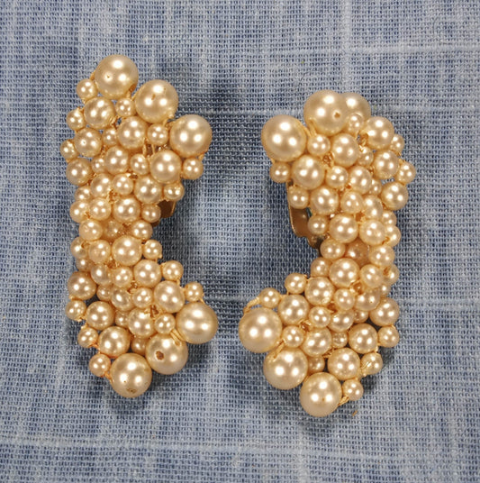 1950s Vintage Pearl Bead Bow Tie Clip Earrings