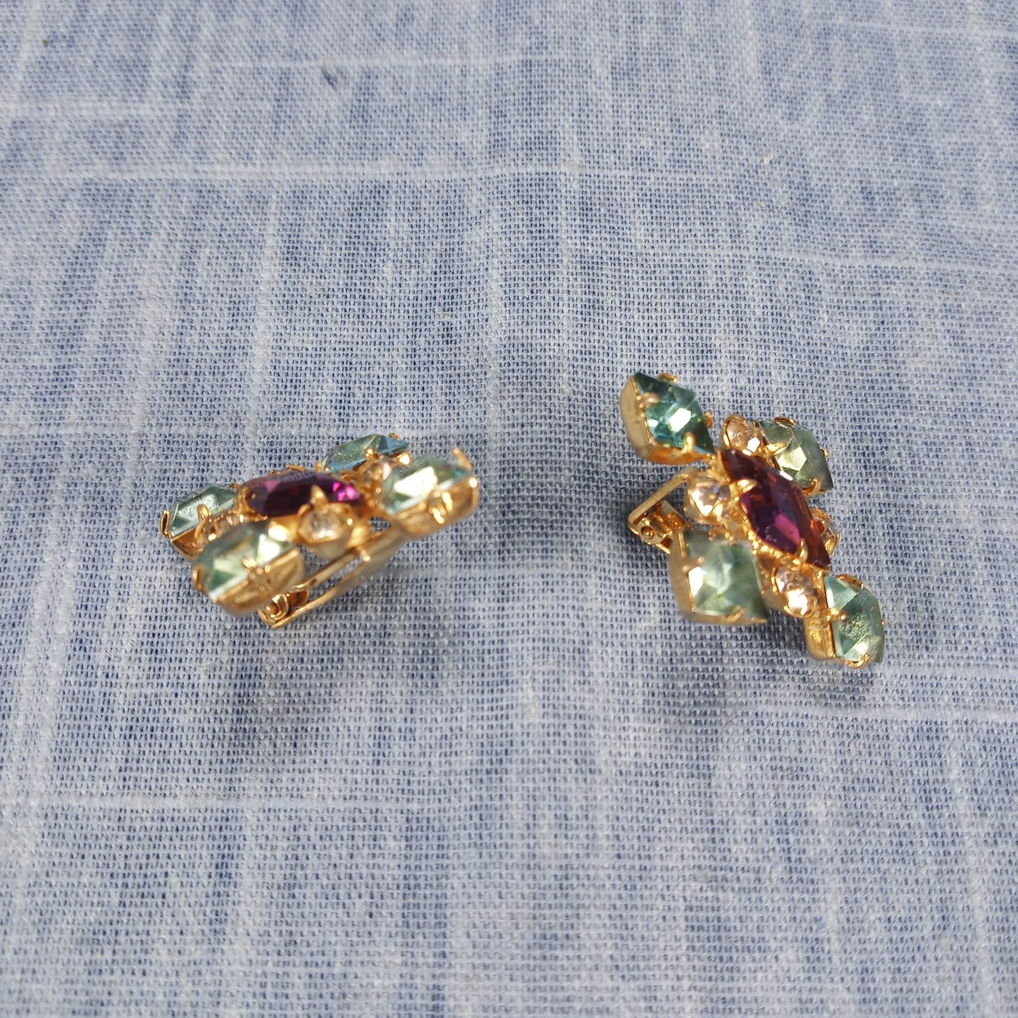 1950s Vintage Clip Earrings with Green and Purple Rhinestones in a Star Shape
