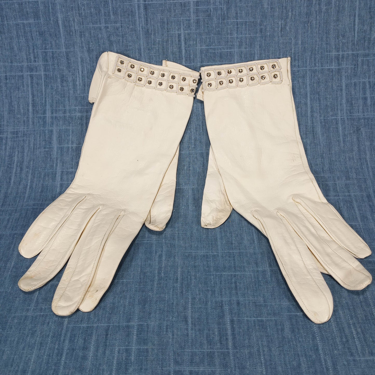 1950s White Kid Leather Short Gloves with Pearls and Rhinestones