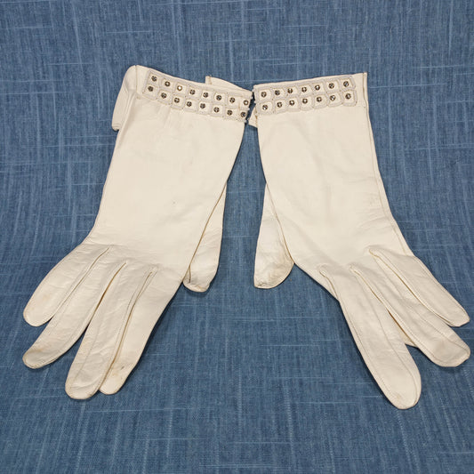 1950s Vintage White Kid Leather Short Gloves with Pearls and Rhinestones