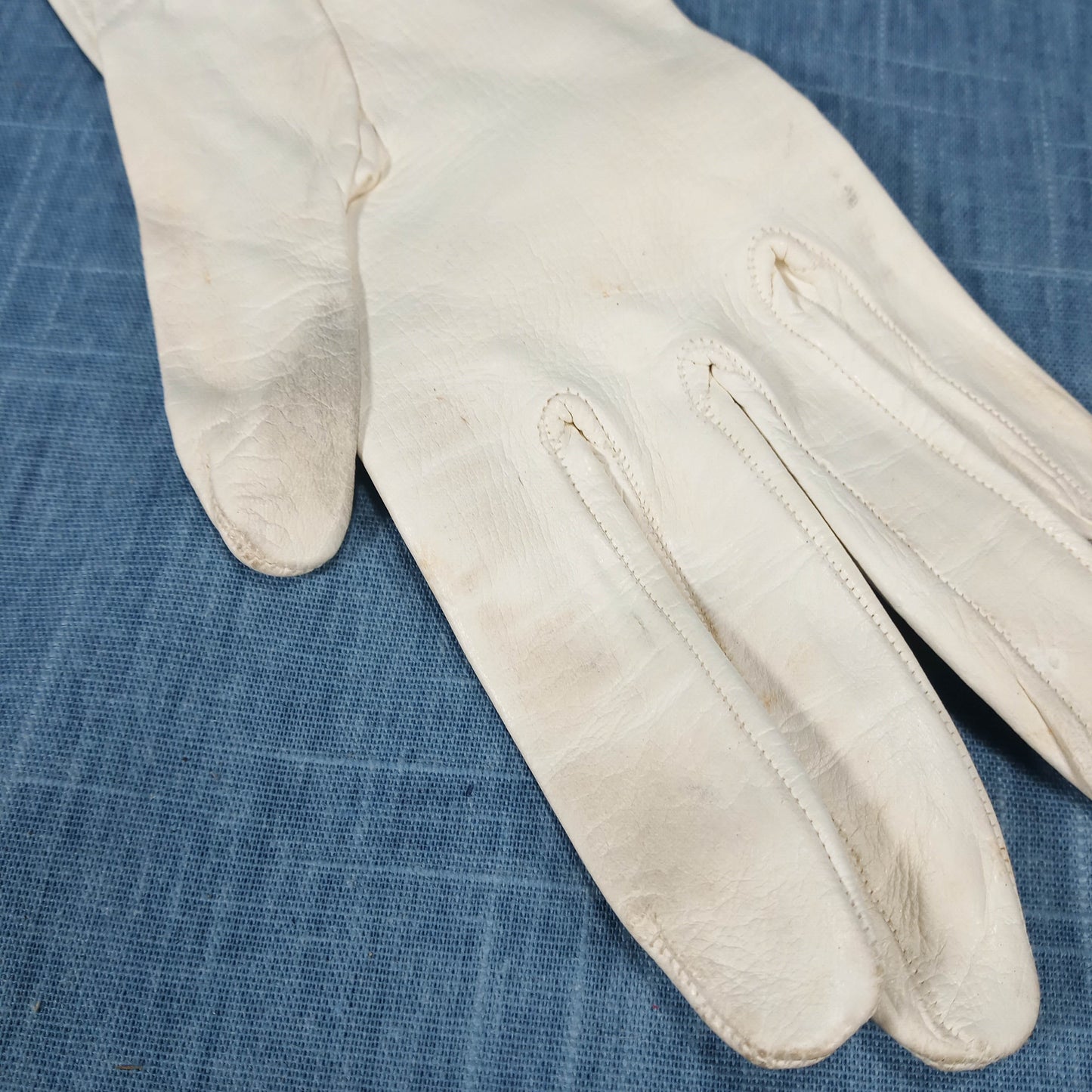 1950s White Kid Leather Short Gloves with Pearls and Rhinestones