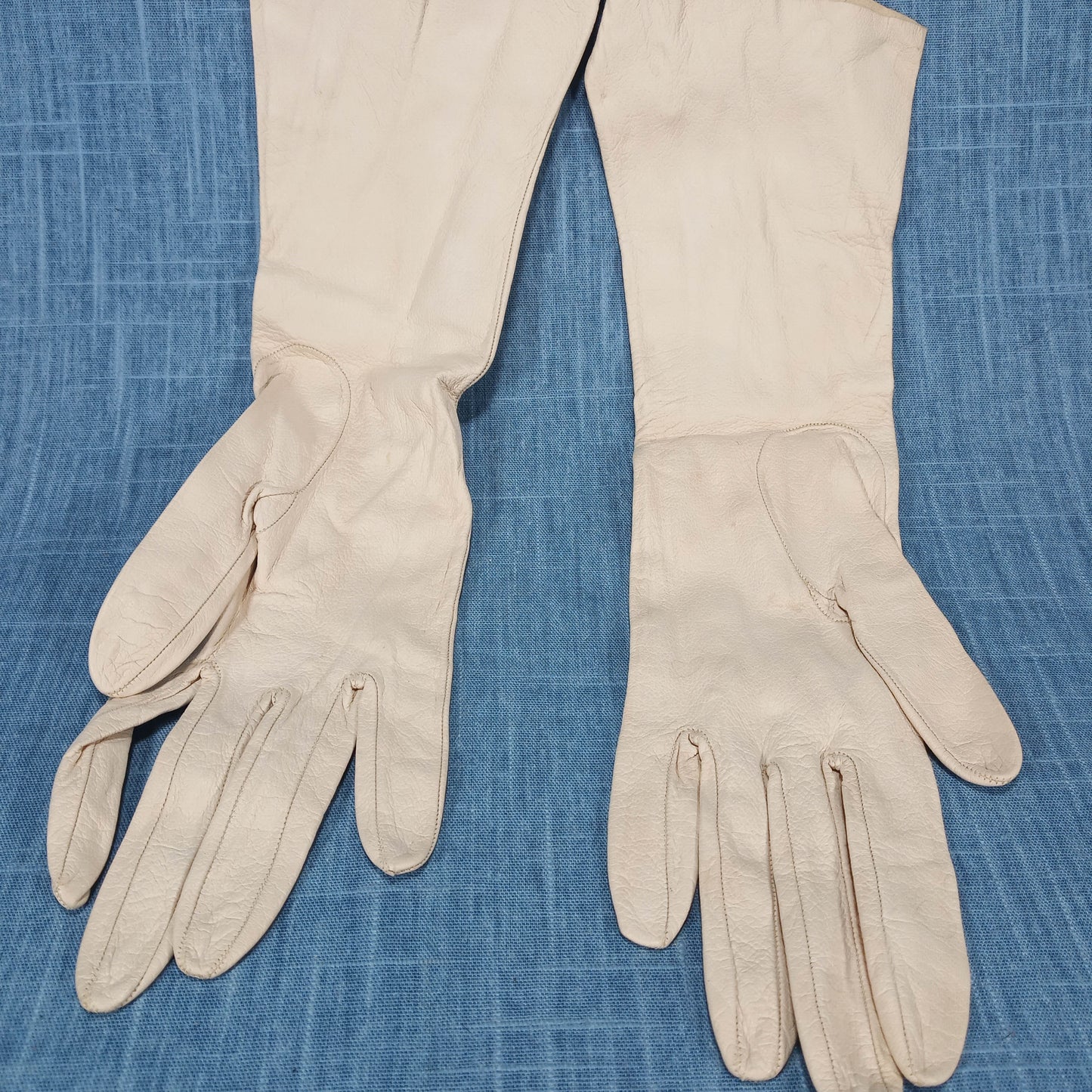 1940s Off White Kid Gloves Long Gloves by I Magnin