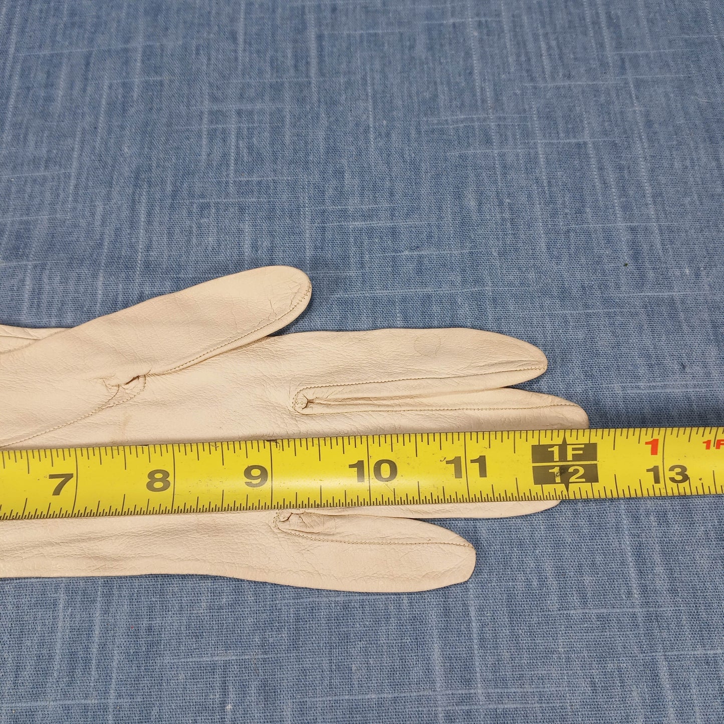 1940s Off White Kid Gloves Long Gloves by I Magnin