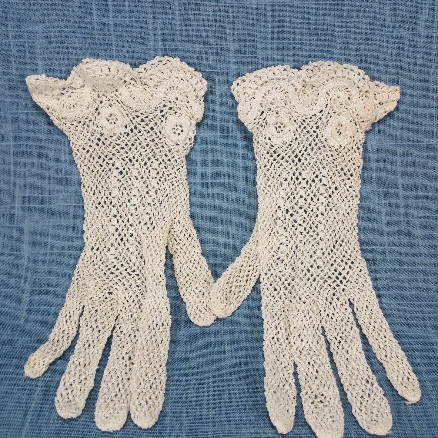 1910s White Hand Tatted Knit Rosette Gloves
