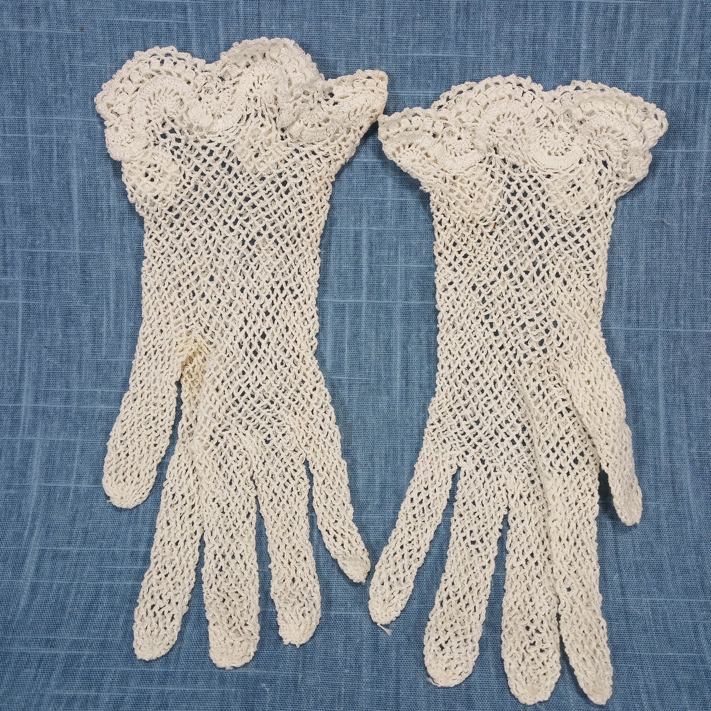 1910s White Hand Tatted Knit Rosette Gloves