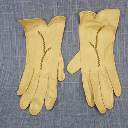 1940s Vintage Pale Yellow Kid Leather Short Gloves with Beads