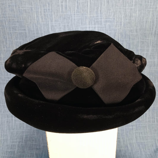 1940s Vintage Black Velvet and Grosgrain Pancake Topper Hat