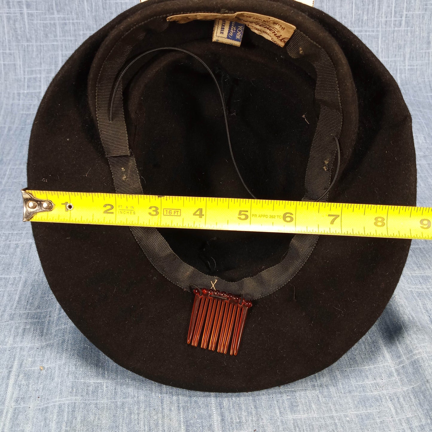 1940s Vintage Black Felt Tilt Boater Hat by Modern Pige'