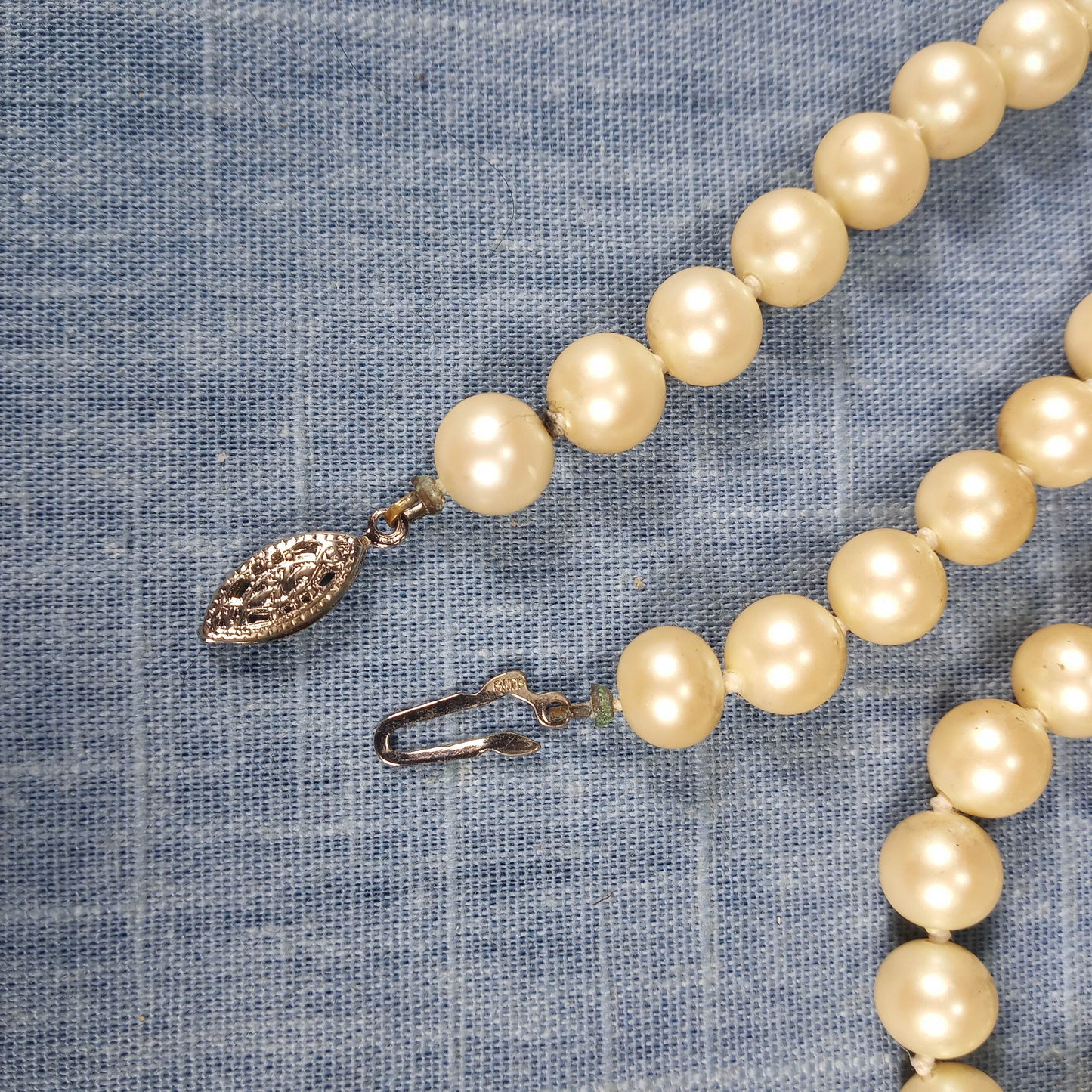 1950s Vintage Necklace with a Single Strand of Cream Pearl Beads