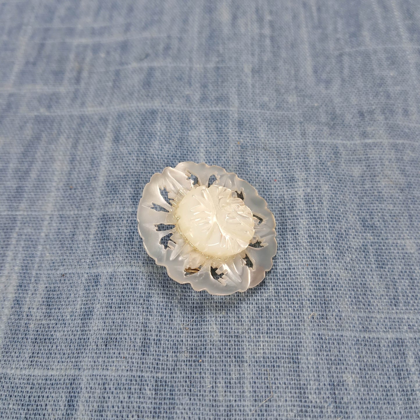 1950s Vintage Mother of Pearl Flower Pin