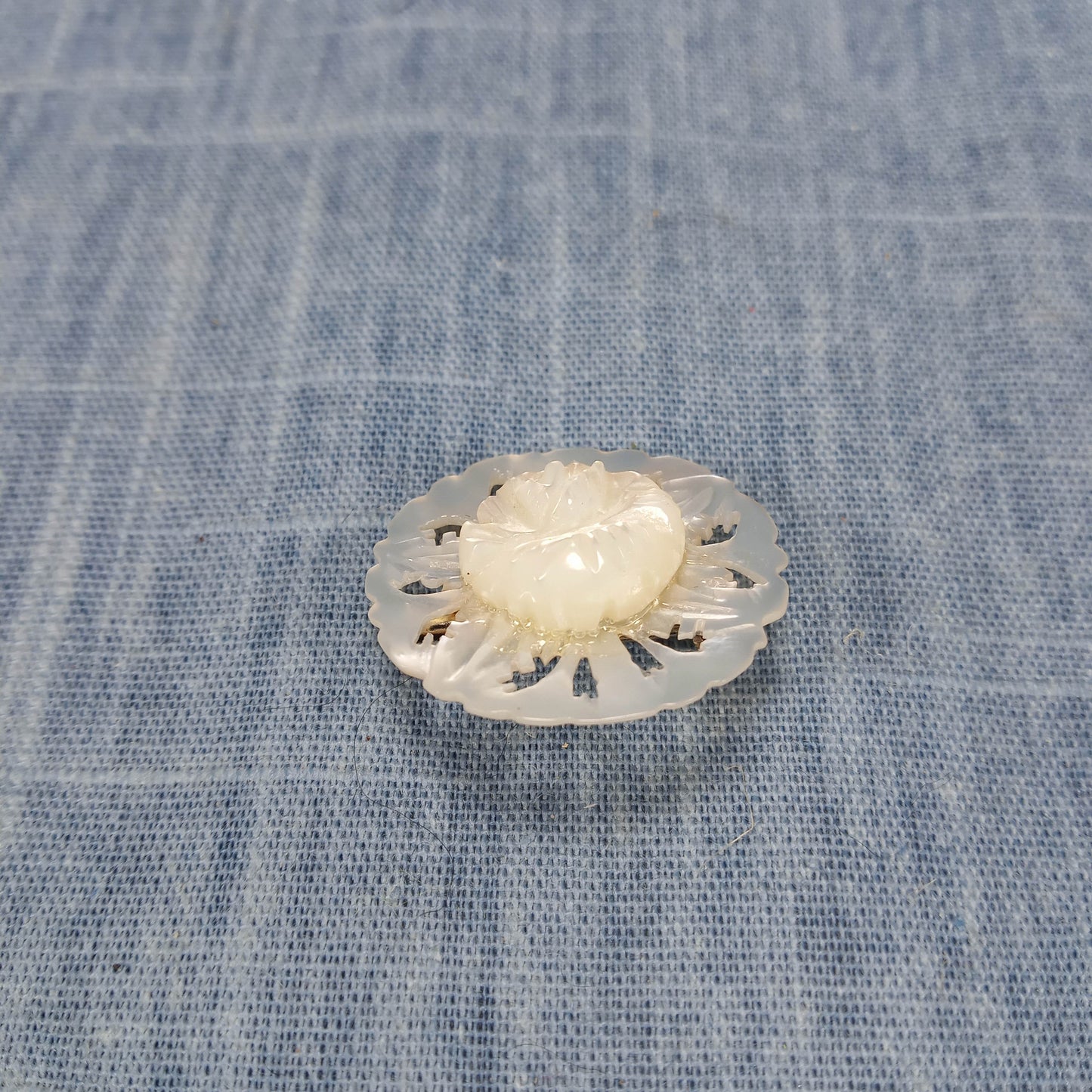 1950s Vintage Mother of Pearl Flower Pin