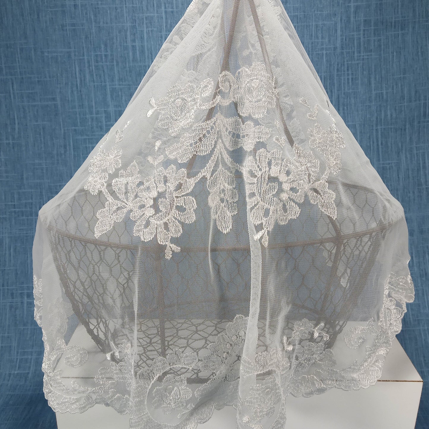 1950s White Lace Piano Shawl