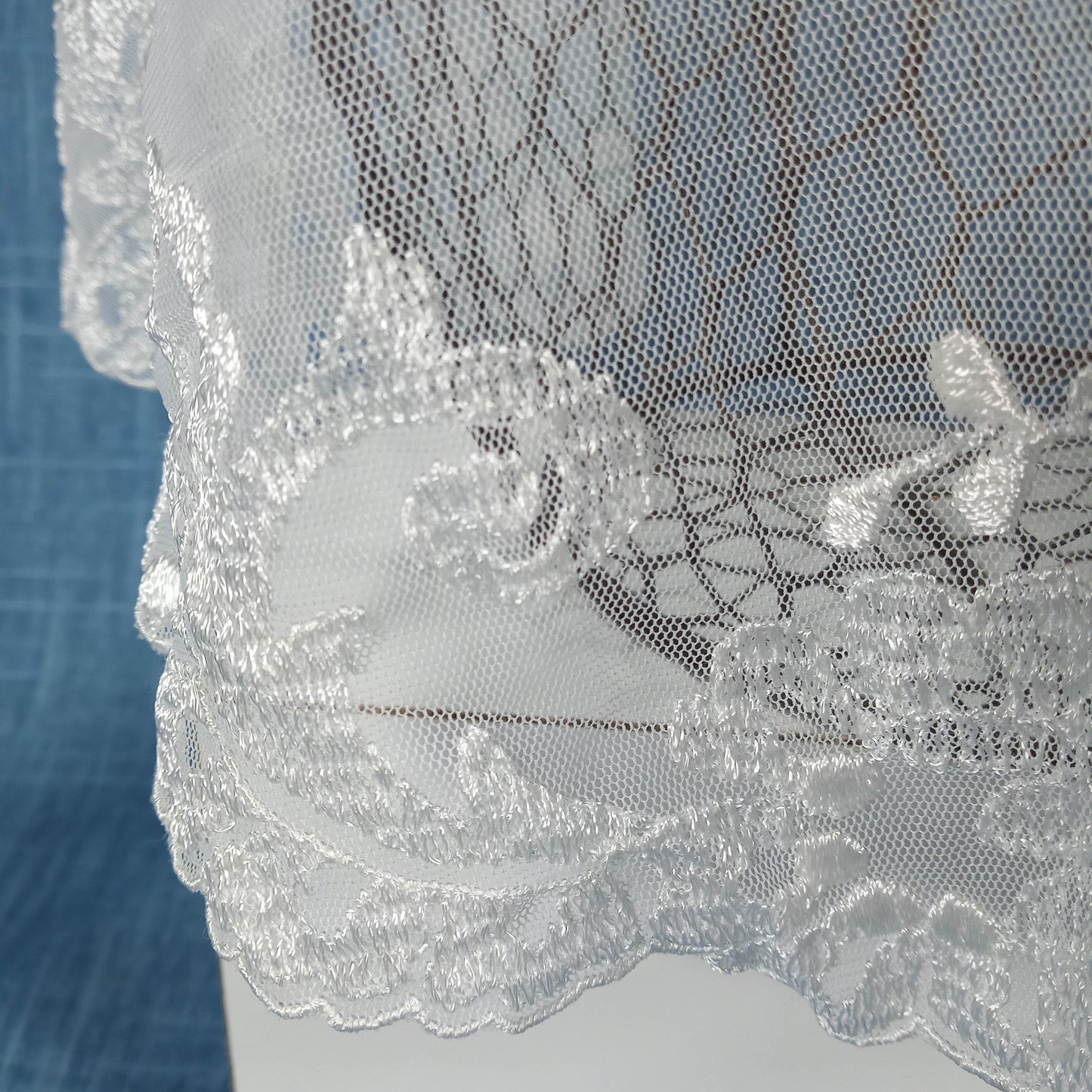 1950s White Lace Piano Shawl