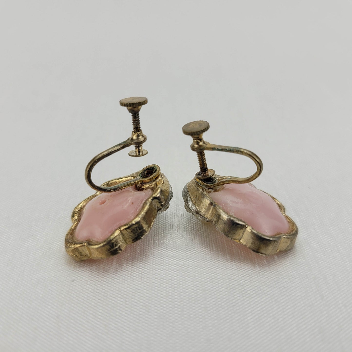 1950s Vintage Pink Clamshell Matching Brooch and Earring Set