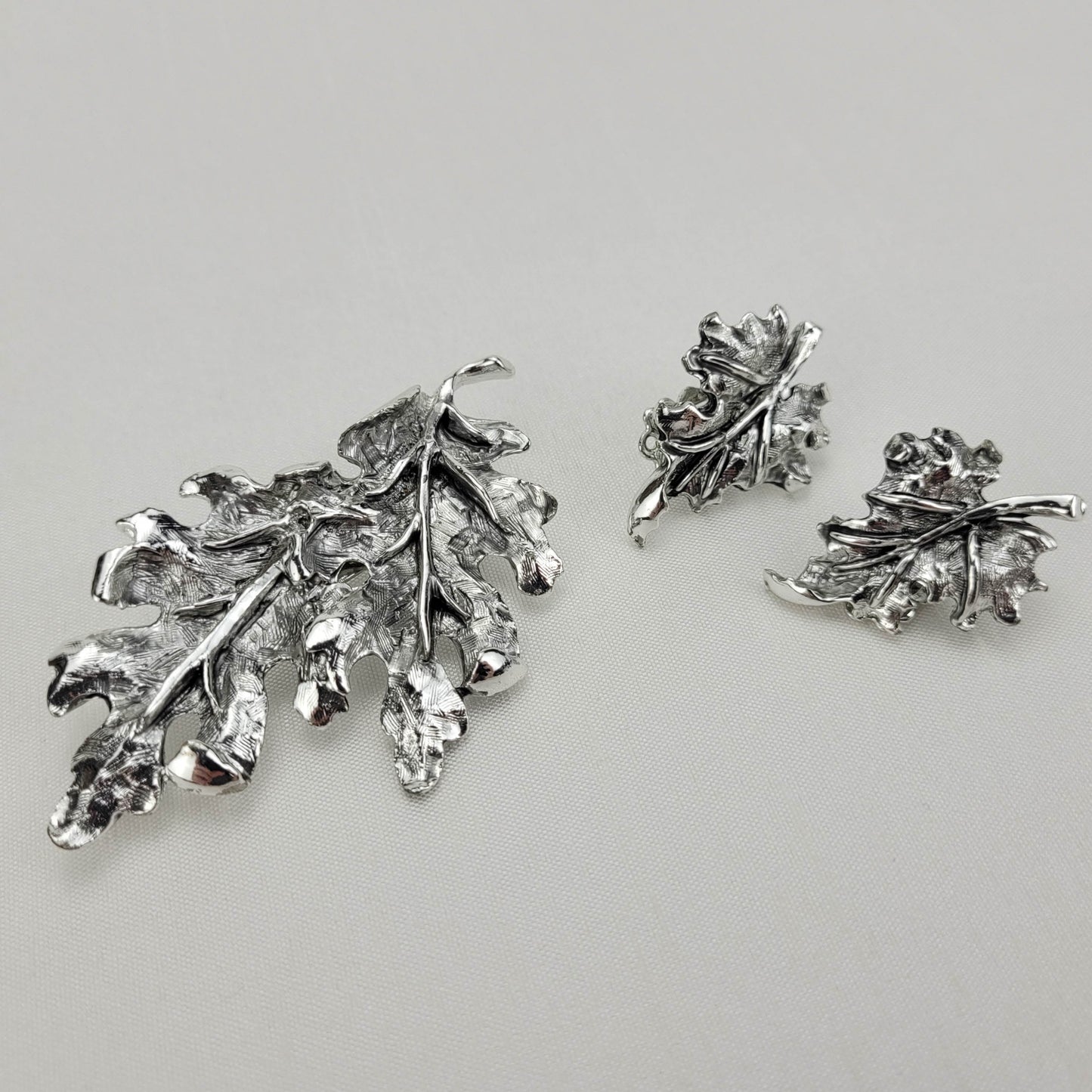 1970s Silver Tone Metal Leaf Brooch and Earrings Set