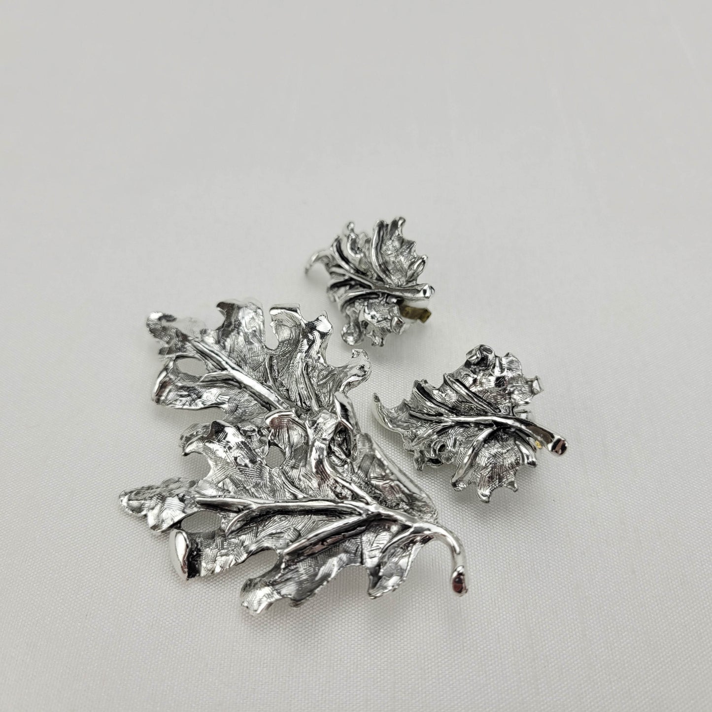 1970s Silver Tone Metal Leaf Brooch and Earrings Set