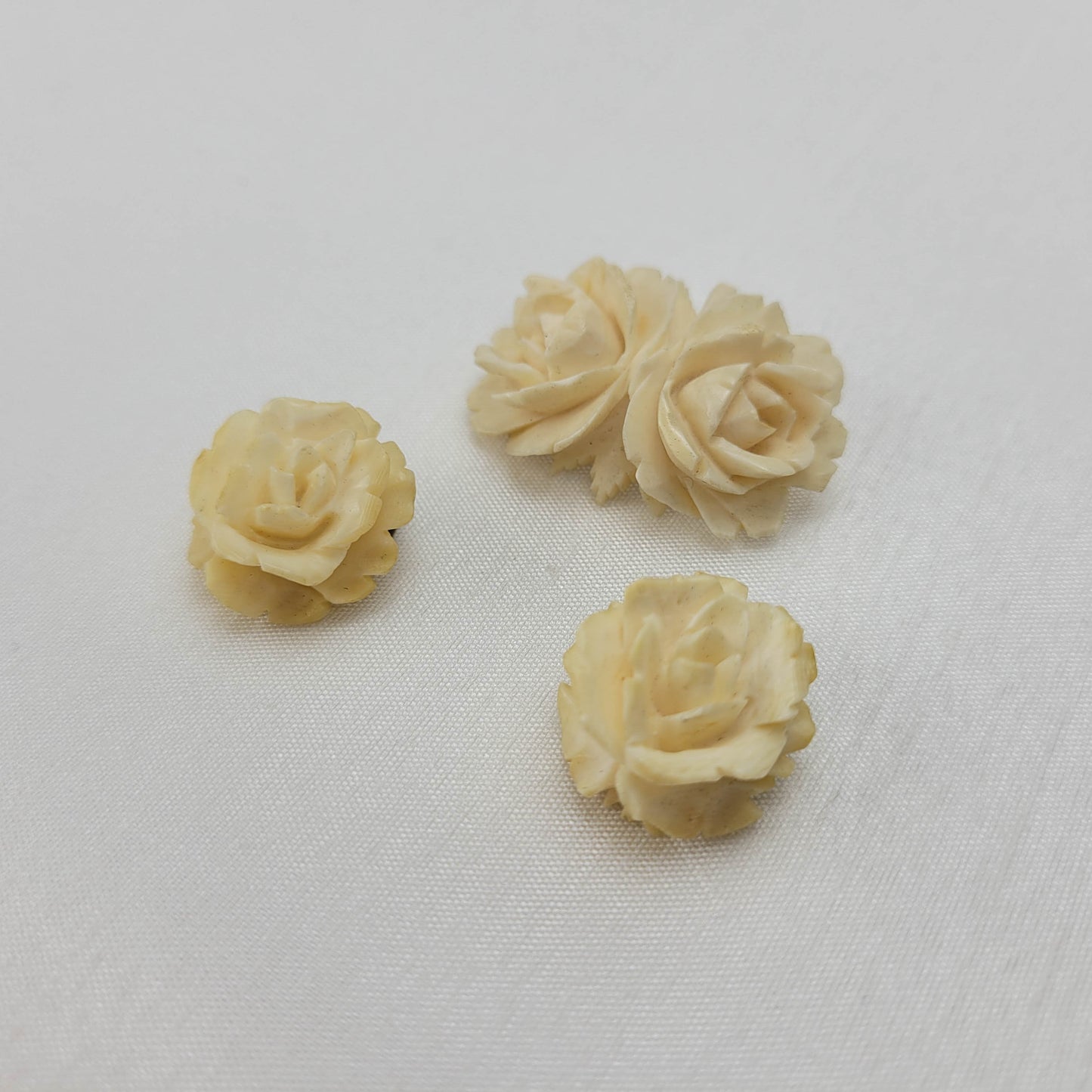 1950s Cream Rose Bakelite Brooch and Earrings Set