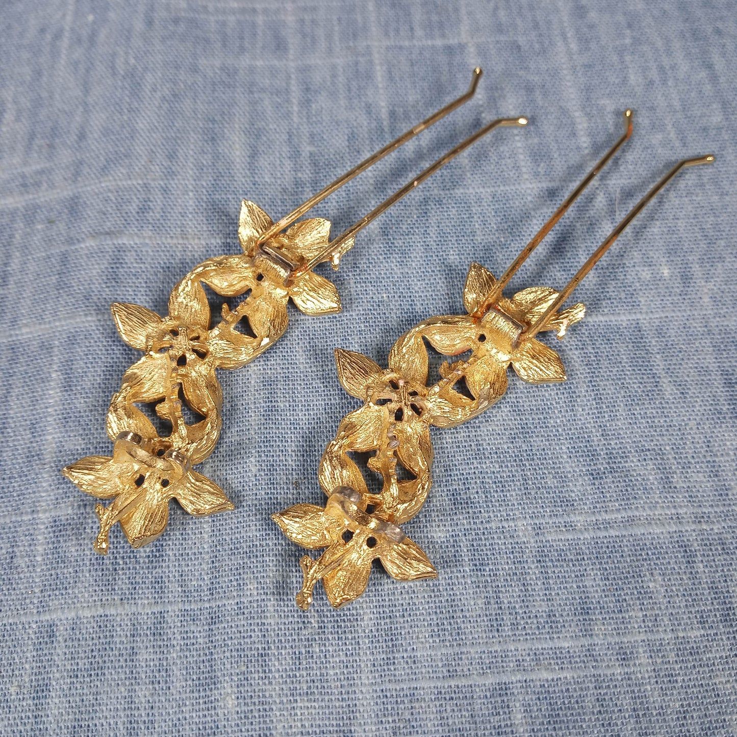 1960s Vintage Flower Hairpins in a Matching Set: White and Red Enamel