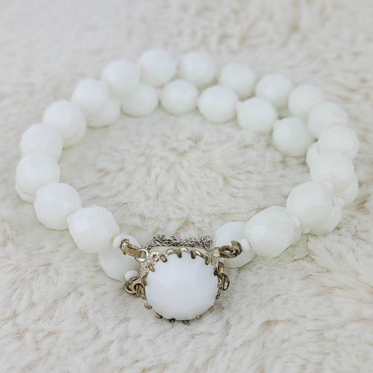 1940s Vintage White Milk Glass Beaded Bracelet