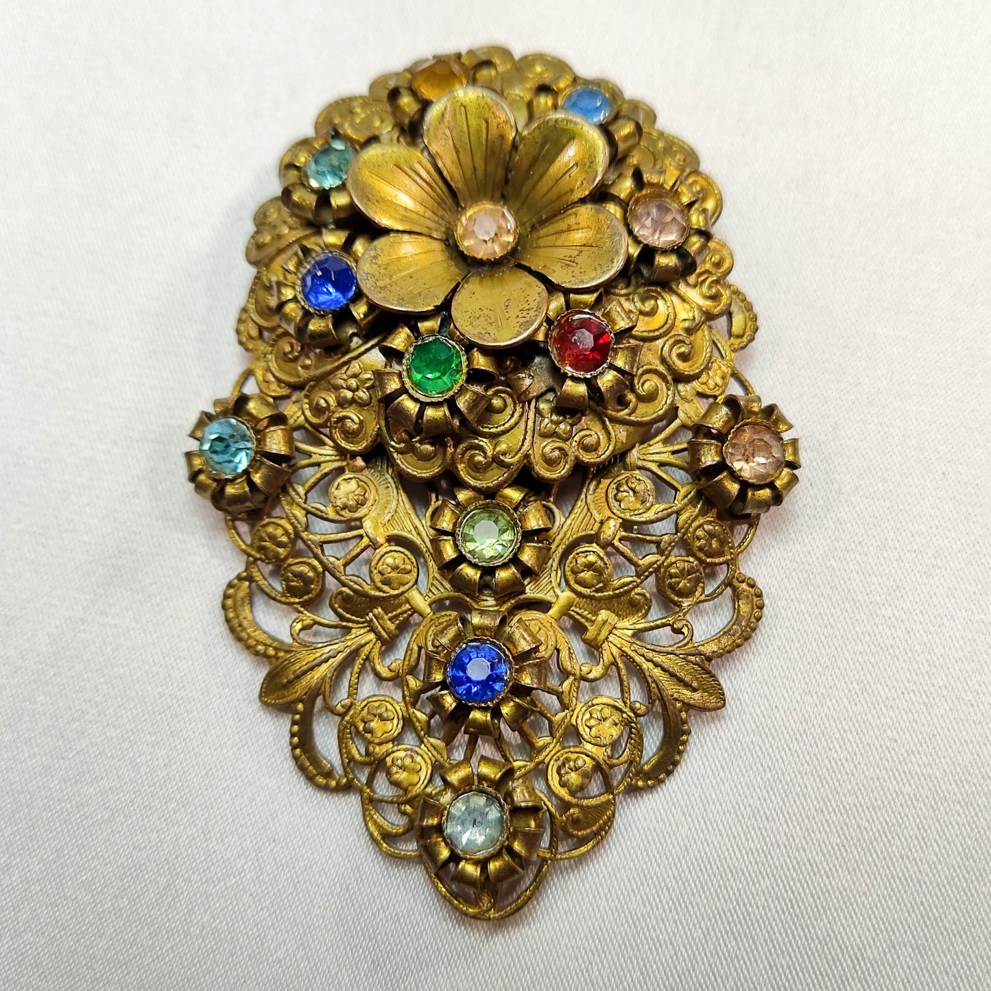 1920's Gold Tone Filigree Rhinestone Flower Fur Clip