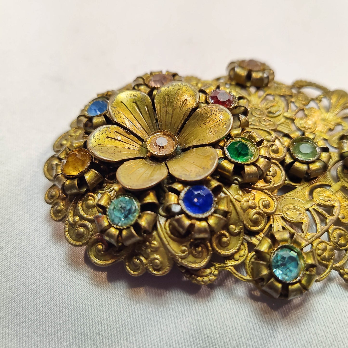 1920's Gold Tone Filigree Rhinestone Flower Fur Clip