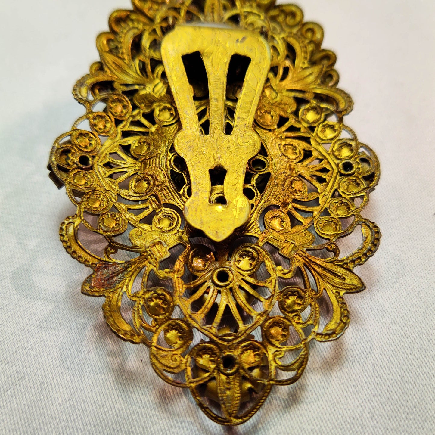 1920's Gold Tone Filigree Rhinestone Flower Fur Clip