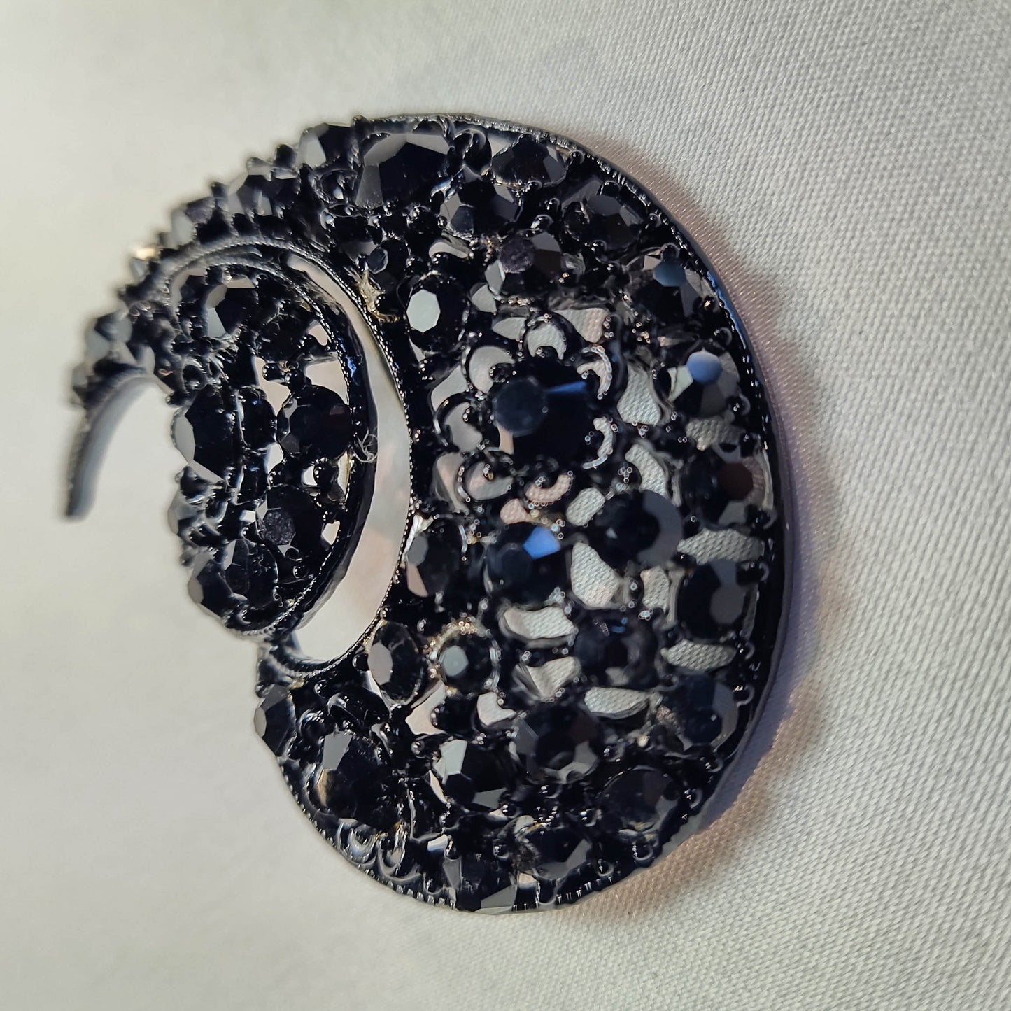1940s Black Rhinestone Swirl Mourning Brooch