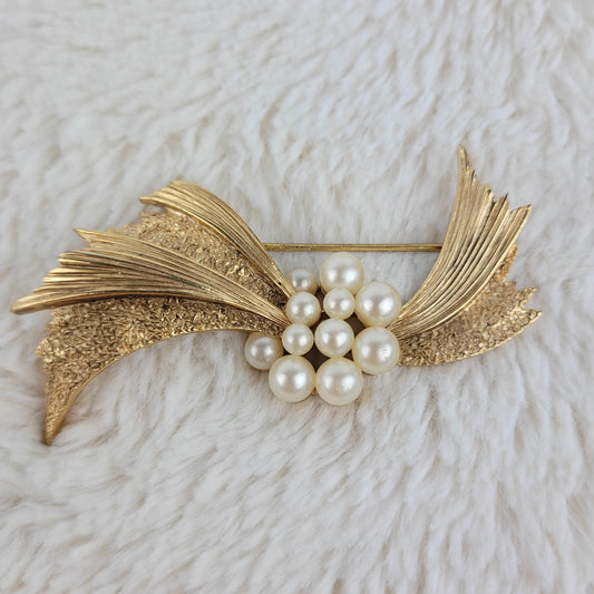 1950's Vintage Gold Tone Metal Pin with Faux Pearls by Trifari