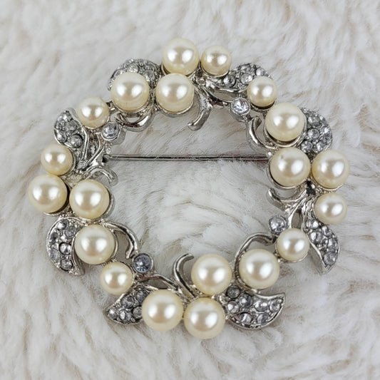 1950s Vintage Pearl Bead and Clear Rhinestone Circle Pin