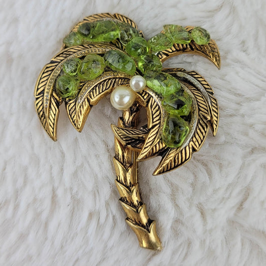 1960's Vintage Pearls and Green Peridot Gold Tone Metal Palm Tree Pin