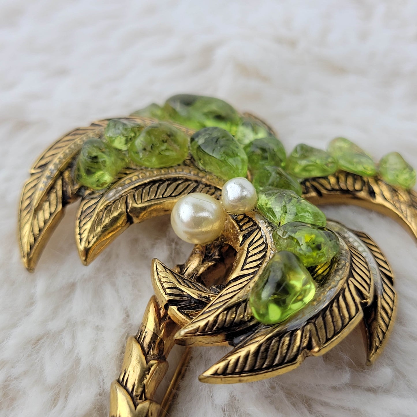 1960's Pearls and Green Peridot Gold Tone Metal Palm Tree Pin