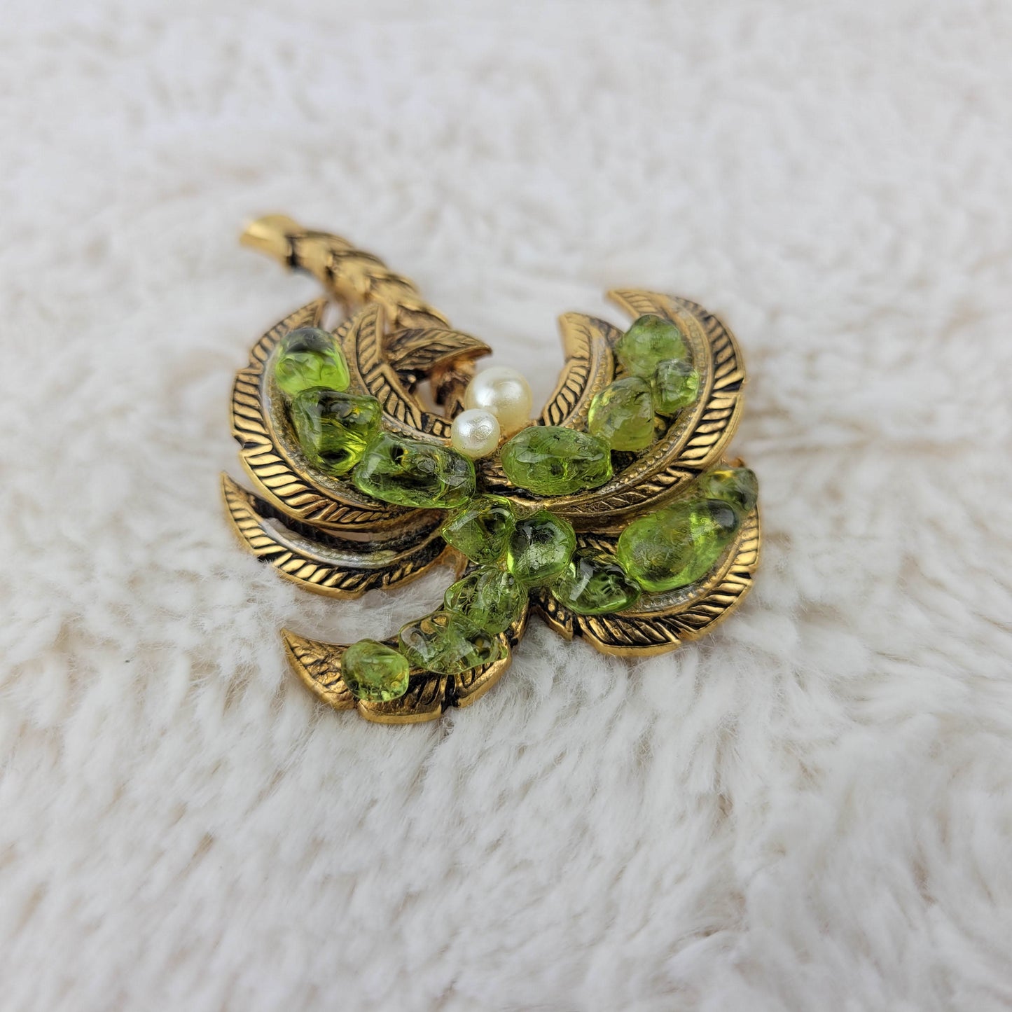 1960's Pearls and Green Peridot Gold Tone Metal Palm Tree Pin